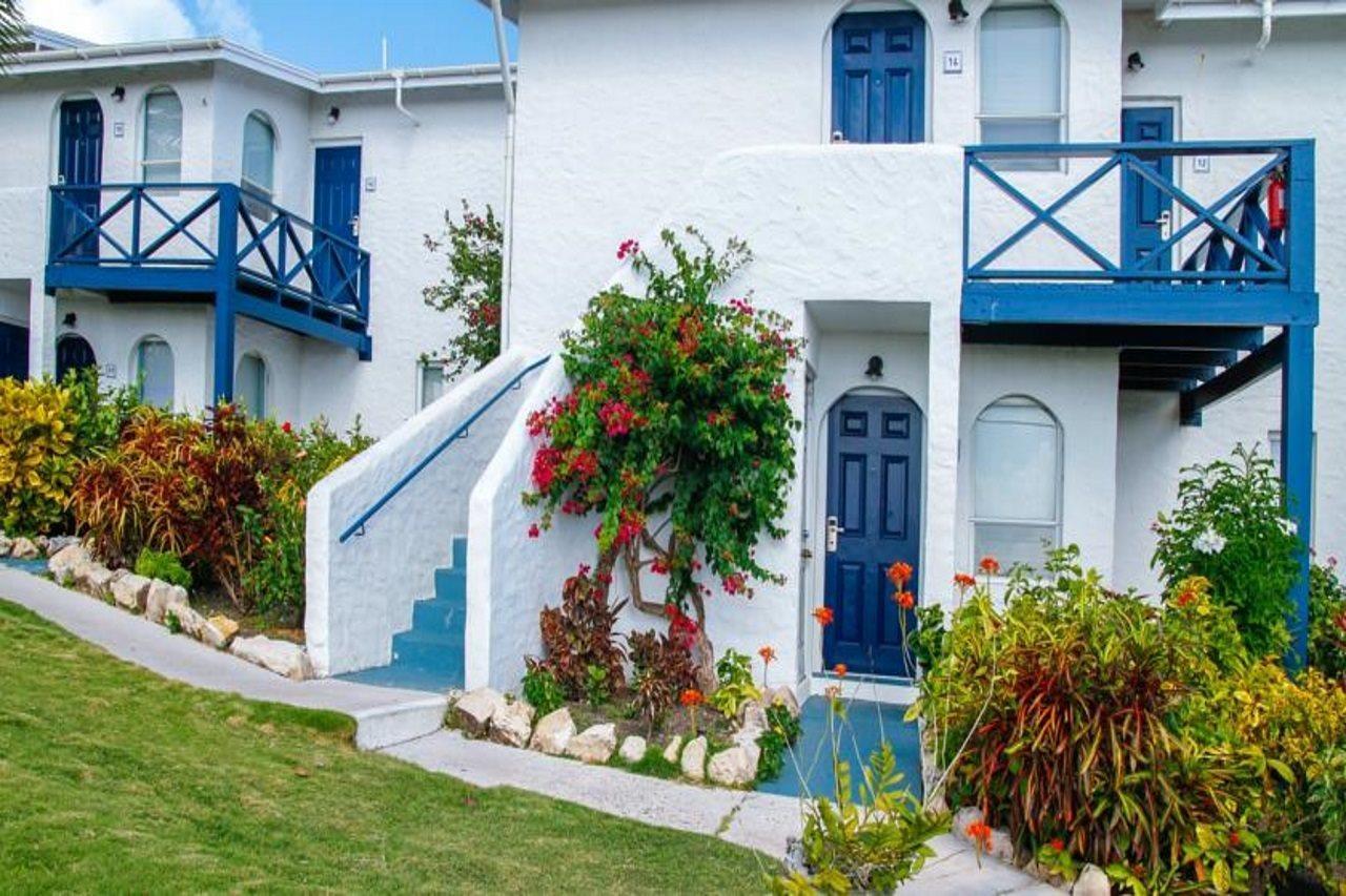 Trade Winds Hotel Dickenson Bay Eksteriør billede