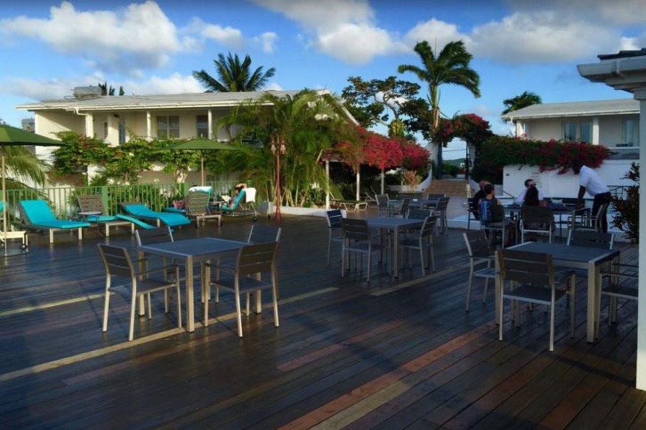 Trade Winds Hotel Dickenson Bay Eksteriør billede